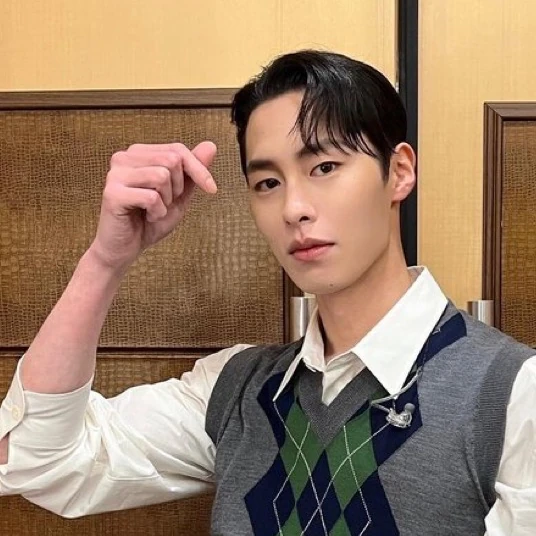 The most loved look of Lee Jaewook today