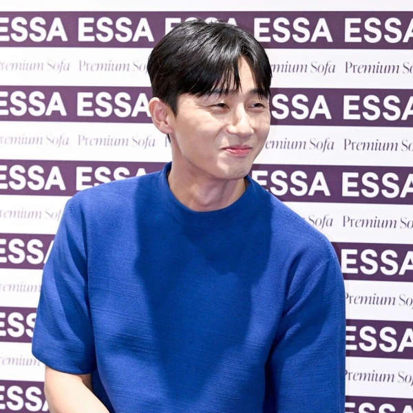 Popular photo full of fans’ love for Park Seojoon