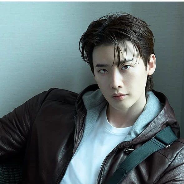 The most loved look of Lee Jongsuk today