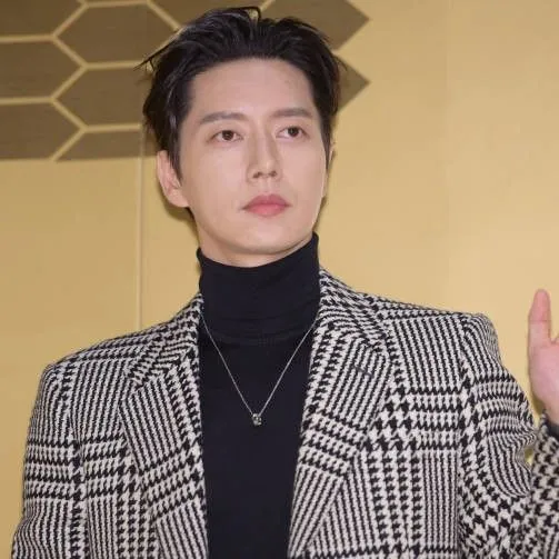 Popular photo full of fans’ love for Park Haejin
