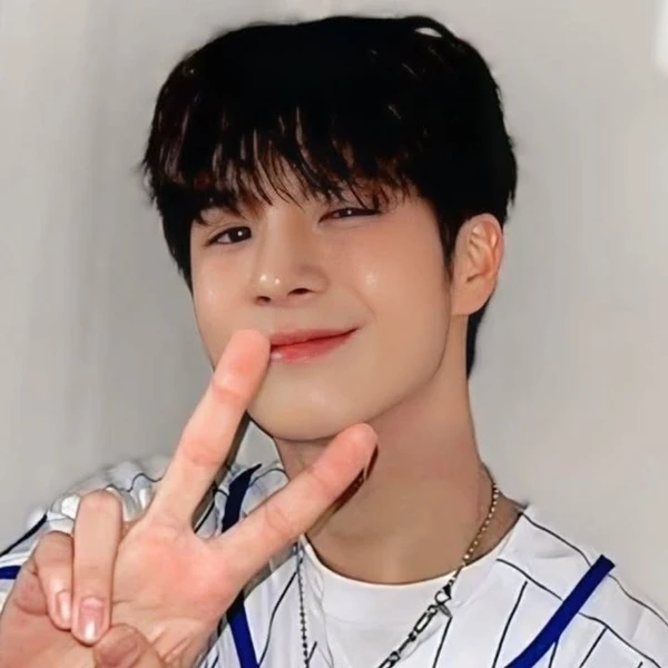 Popular photo full of fans’ love for Jeong Dongwon