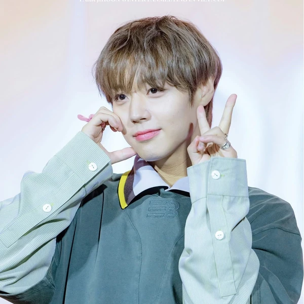 Popular photo full of fans’ love for Park Jihoon