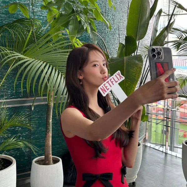 充滿粉絲愛的林允兒人氣照片