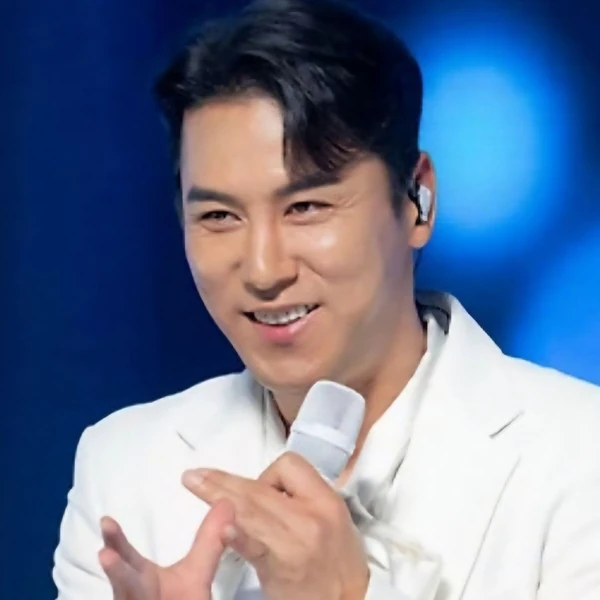 Foto populer Jang Minho yang penuh cinta dari penggemar