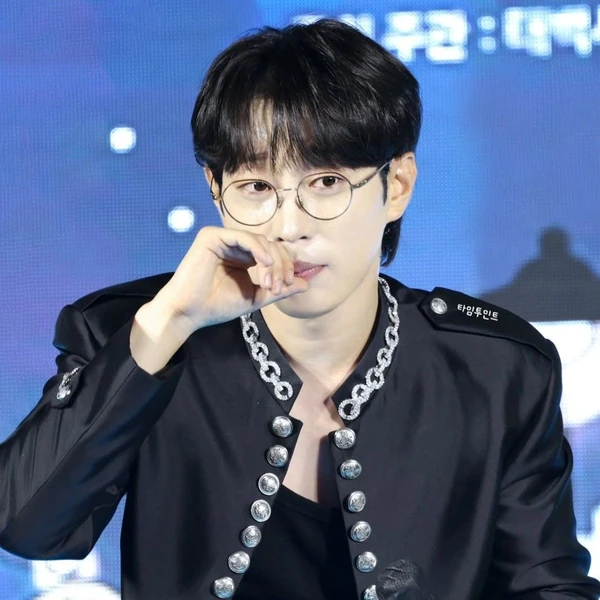 Popular photo full of fans’ love for An Sunghoon