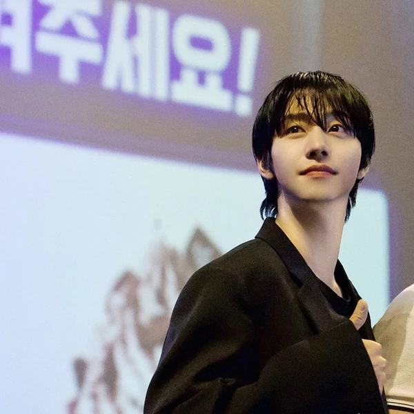 The most loved look of Ahn Hyoseop today