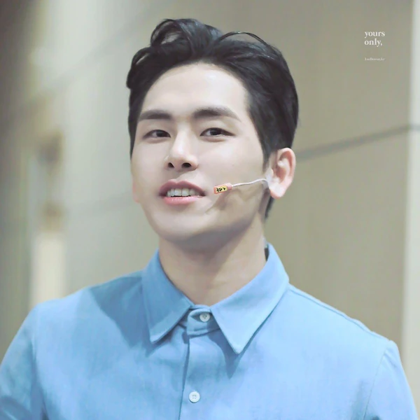 Popular photo full of fans’ love for Hoya