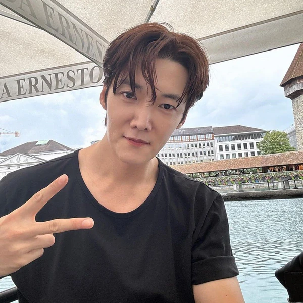 Popular photo full of fans’ love for Choi Jinhyuk