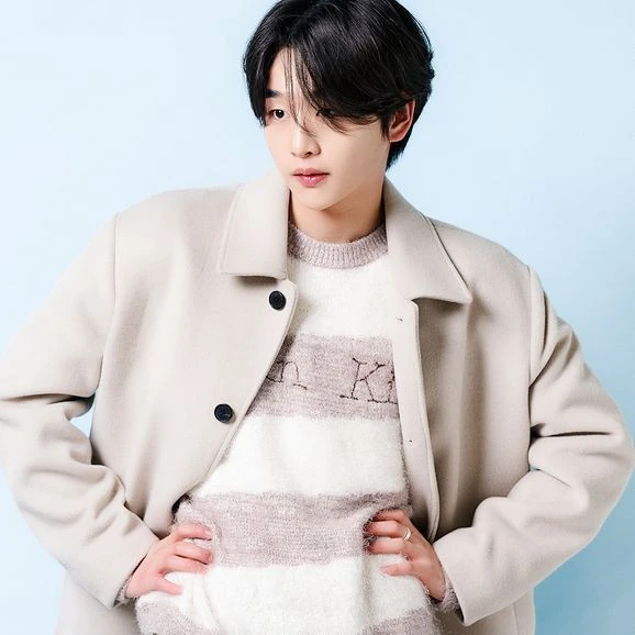 The most loved look of Kim Yoonwoo today