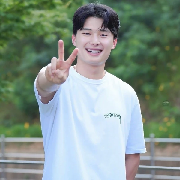 The most loved look of Yoon Donghee today