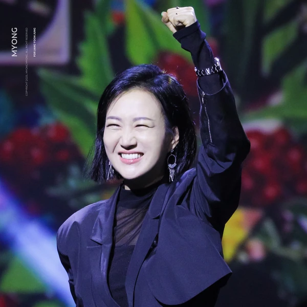 The most loved look of Jang Yoonjeong today