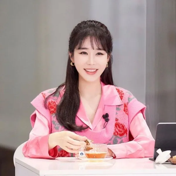 The most loved look of Yoo Inna today