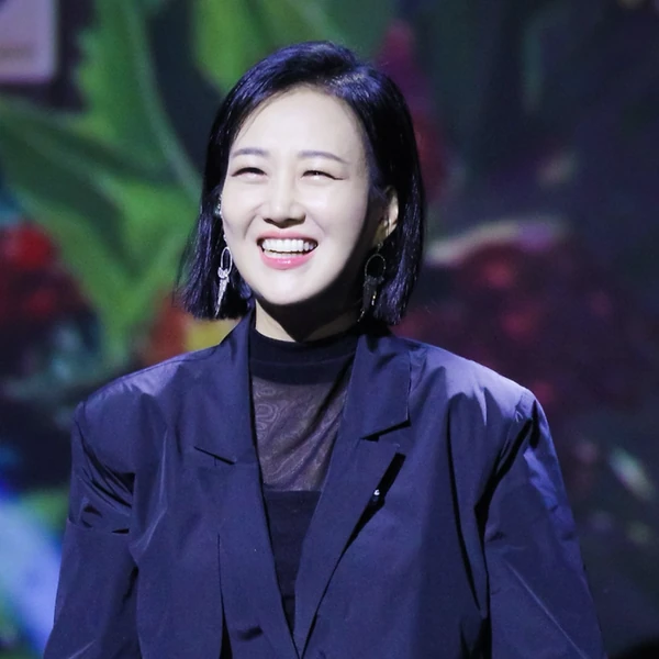 Popular photo full of fans’ love for Jang Yoonjeong