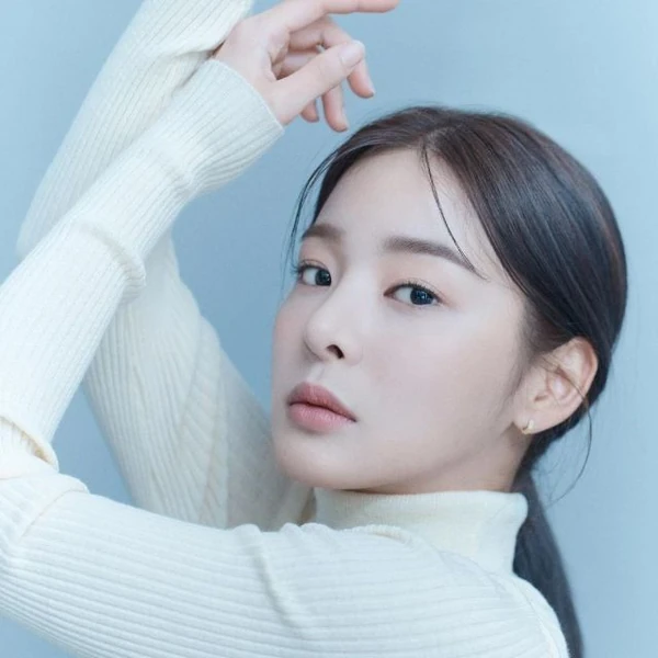 The most loved look of Seol Inah today