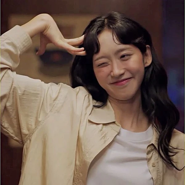 The most loved look of Han Jihyun today