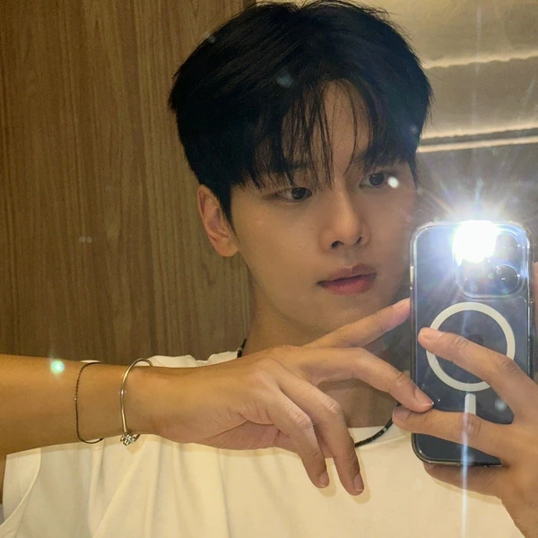 The most loved look of Cha Hakyeon (N) today