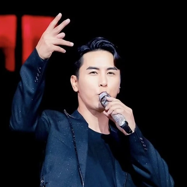 Popular photo full of fans’ love for Jang Minho