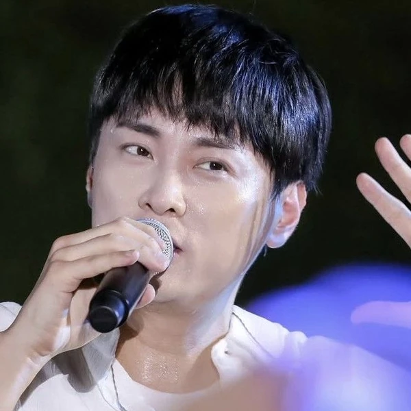 The most loved look of Min Kyunghoon today