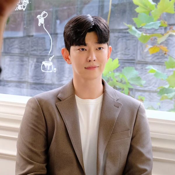 The most loved look of Yoon Kyunsang today