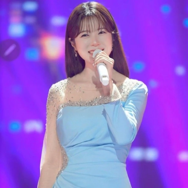 Popular photo full of fans’ love for Yang Jieun