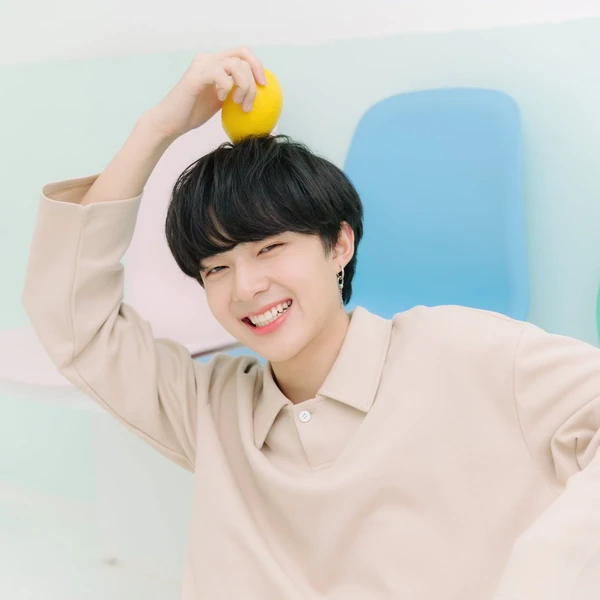 Popular photo full of fans’ love for NuNew