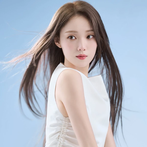 Popular photo full of fans’ love for Lee Sungkyung