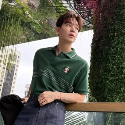 Popular photo full of fans’ love for Henry