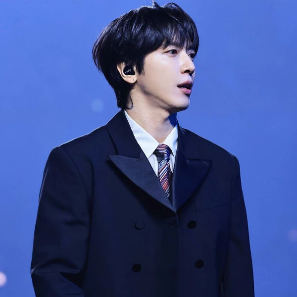Popular photo full of fans’ love for Jung Yonghwa