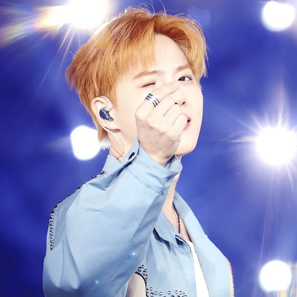 The most loved look of Suho today