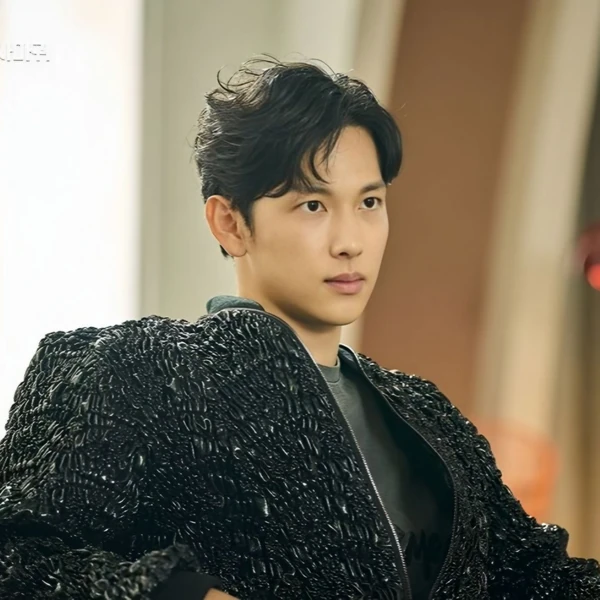Popular photo full of fans’ love for Yim Siwan