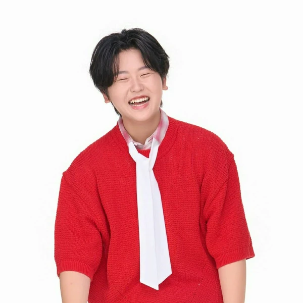 The most loved look of Park Sungon today