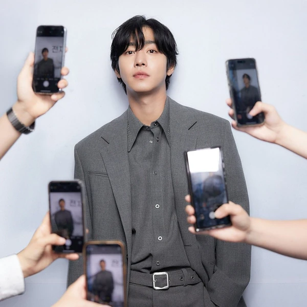 Popular photo full of fans’ love for Ahn Hyoseop