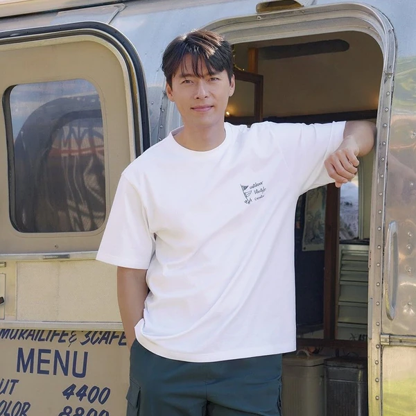 Popular photo full of fans’ love for Hyun Bin