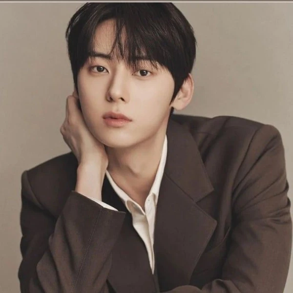 The most loved look of Hwang Minhyun today