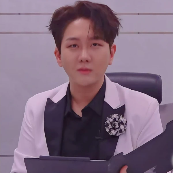 The most loved look of Kim Soochan today