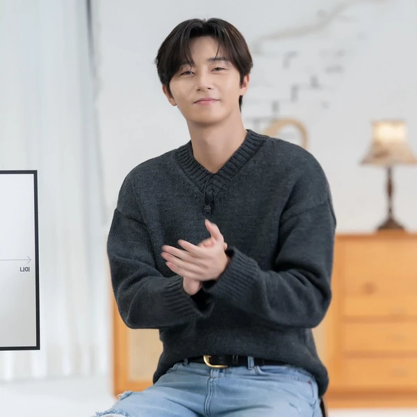 Popular photo full of fans’ love for Park Seojoon
