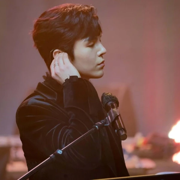 Popular photo full of fans’ love for Kim Junsu (1991)