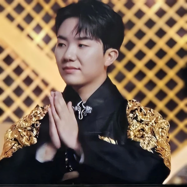 The most loved look of Nam Seungmin today