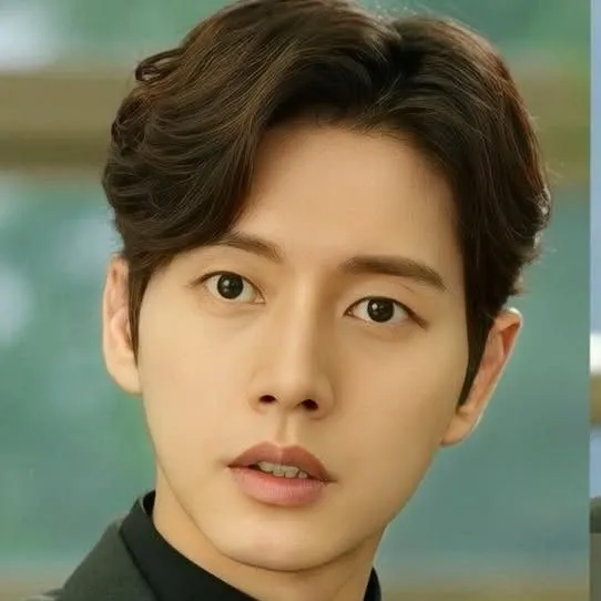 The most loved look of Park Haejin today