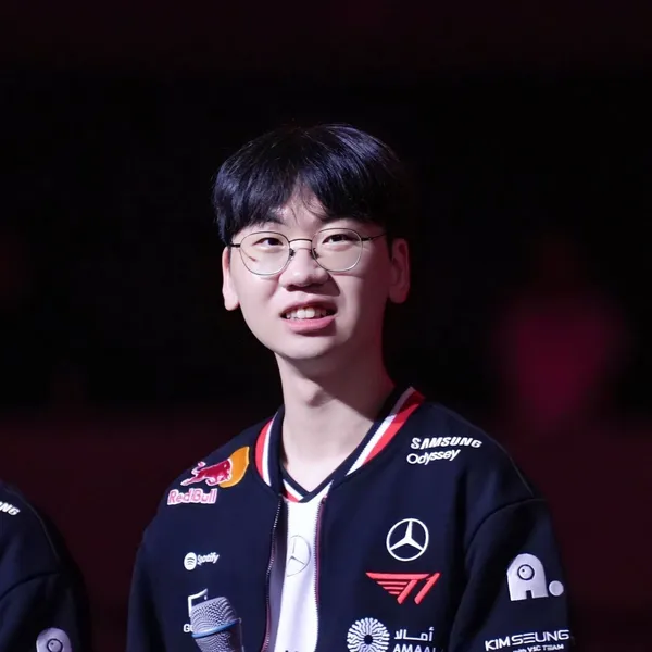 Popular photo full of fans’ love for Doran