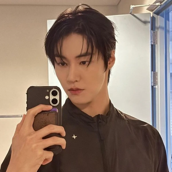 Popular photo full of fans’ love for Lee Seunghyub
