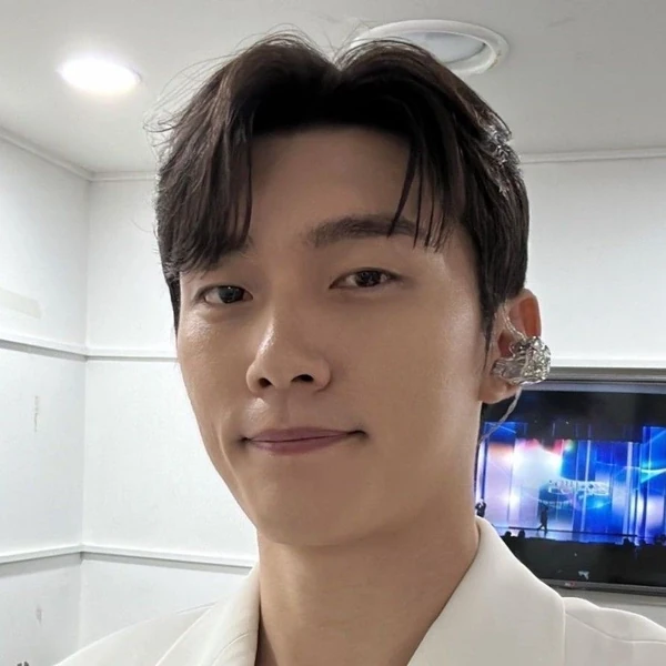 充满粉丝爱意的Jeon Jonghyeok人气照片