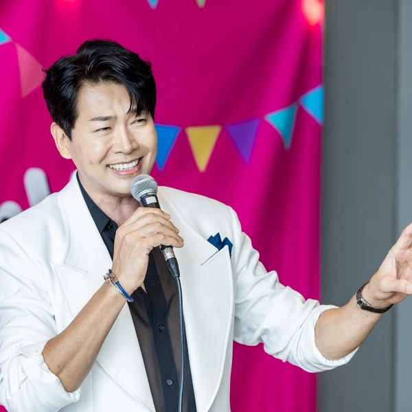 Popular photo full of fans’ love for Kim Yongpil