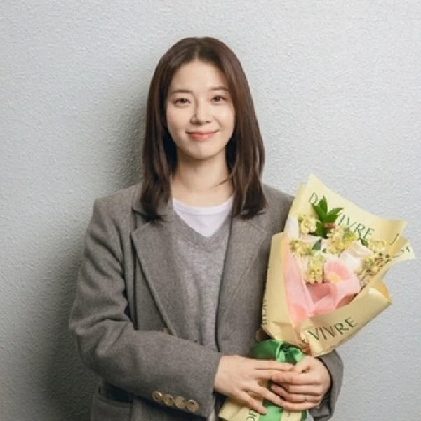 Popular photo full of fans’ love for Lim Semi