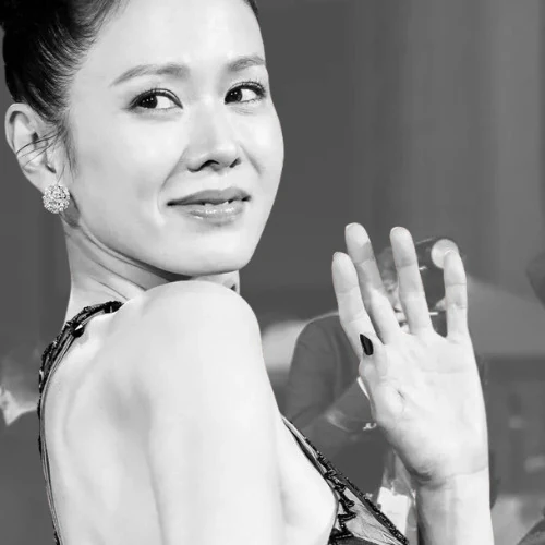Popular photo full of fans’ love for Son Yejin
