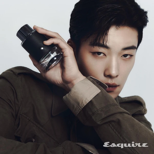 Popular photo full of fans’ love for Woo Dohwan