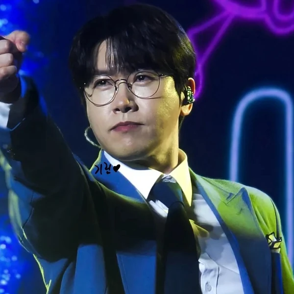 Popular photo full of fans’ love for Chungil