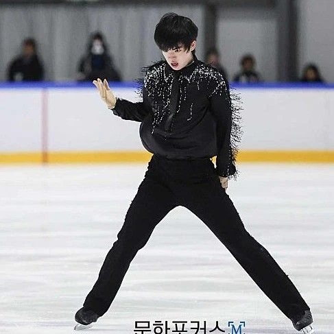 Popular photo full of fans’ love for Cha Junhwan