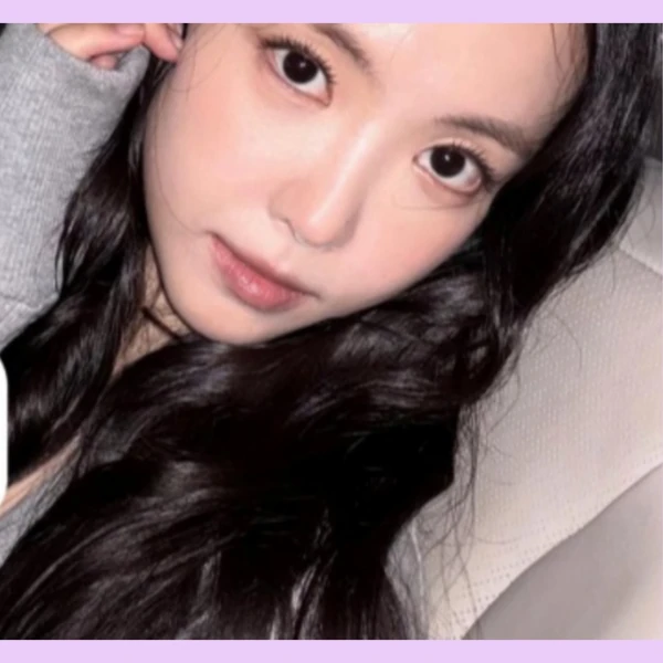 The most loved look of Son Naeun today