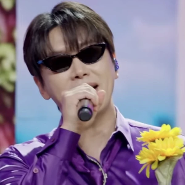 Popular photo full of fans’ love for Chungil